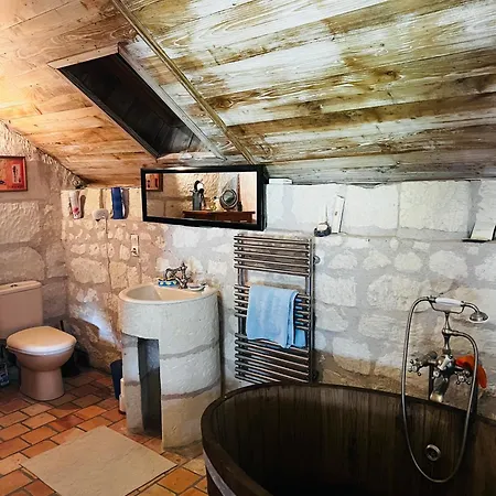 Chateau De La Thibaudiere - Des Oiseaux Bed and breakfast 3*