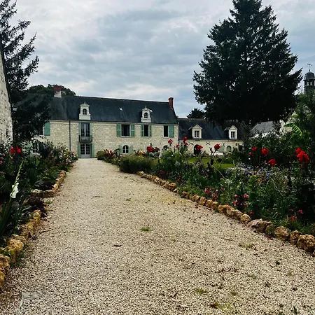 Chateau De La Thibaudiere - Des Oiseaux Bed and breakfast 3*